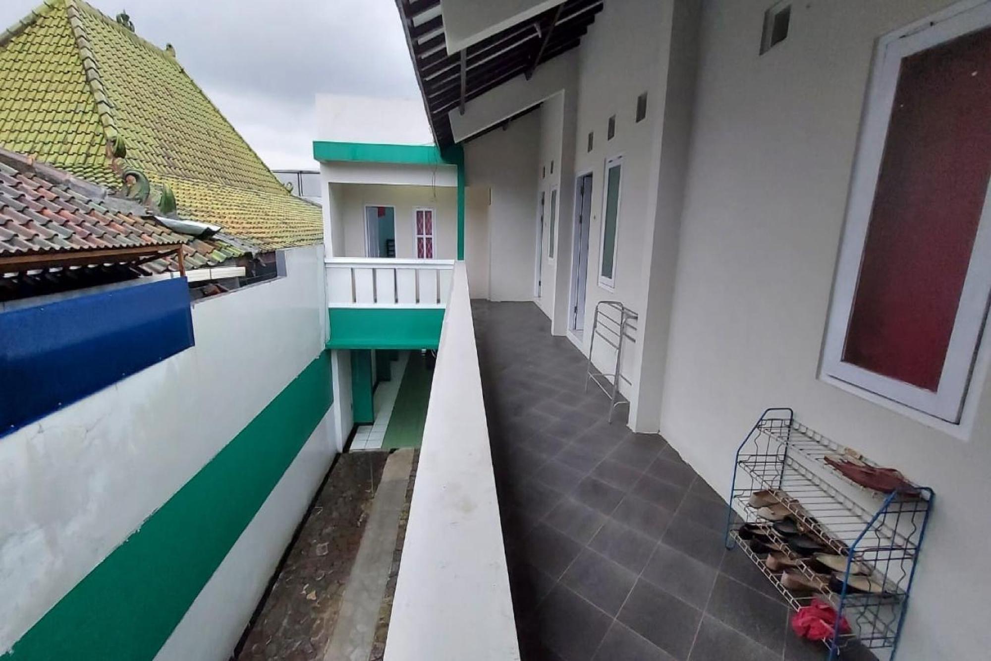 Oyo 90766 Gardenia Boarding House Purwokerto Exterior foto